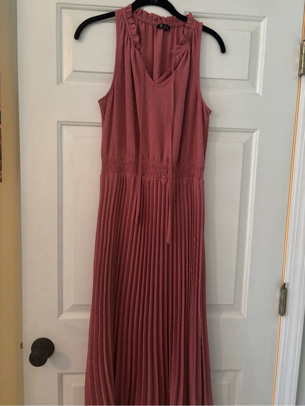 Sleeveless Pink Pleated Maxi Dress